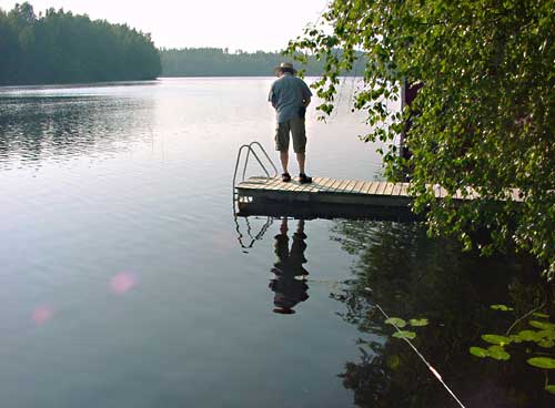 fishing vissen summer cottages zomerhuisjes - skandinavia - skiing, snowboarding, dogsleds, snow mobiles, trekking, fishing, swimming and sauna holidays - vacations in your own cottage in south east Finland - summer, fall, autumn, winter and spring at Penttil&auml; Gardens