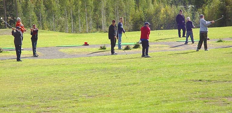 golf puula - puulagolf - cottages zomerhuisjes - skandinavia - skiing, snowboarding, dogsleds, snow mobiles, trekking, fishing, swimming and sauna holidays - vacations in your own cottage in south east Finland - summer, fall, autumn, winter and spring at Penttil&auml; Gardens