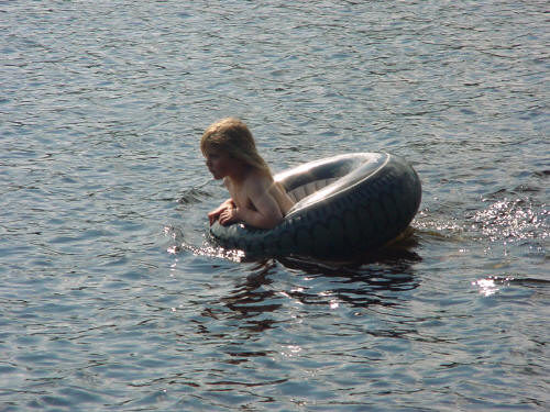 swimming zwemmen summer cottages zomerhuisjes - skandinavia - skiing, snowboarding, dogsleds, snow mobiles, trekking, fishing, swimming and sauna holidays - vacations in your own cottage in south east Finland - summer, fall, autumn, winter and spring at Penttil&auml; Gardens